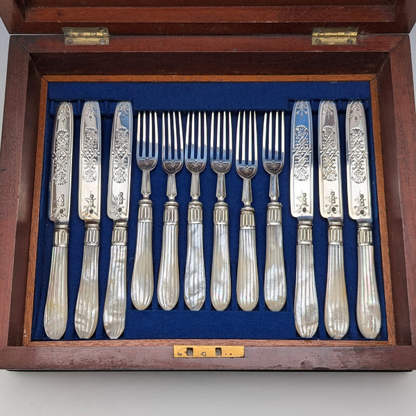 1906年 英国アンティーク 彫刻白蝶貝ハンドル 純銀ブレード デザートカトラリー6ペア  William Hutton 木箱入り